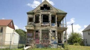 Chinese investors snap up Detroit housing