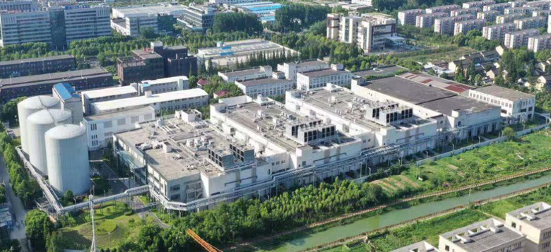 CapitaLand’s hyperscale data centre campus in China, acquired for RMB3.66 billion comprises four buildings with up to 75,000 sqm GFA and up to 55MW of IT power capacity.